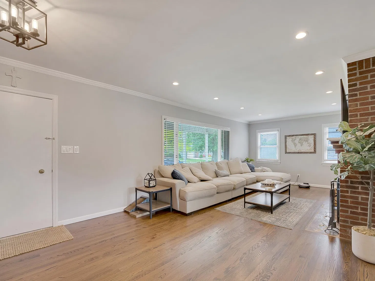 4 bed, 1384 sqft, $4,000 — Photo 3