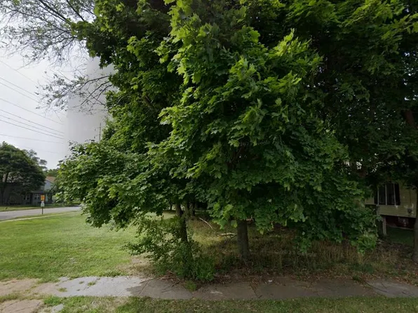 McAlister St, Benton Harbor, MI 49022