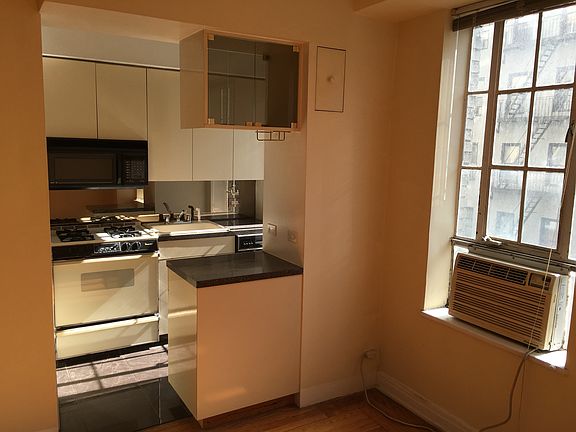 4th image of 353 W 56th St APT 4G