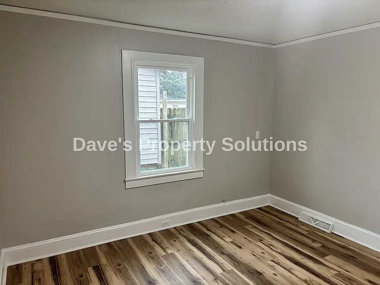 203 Parkwood Ave — Photo 4