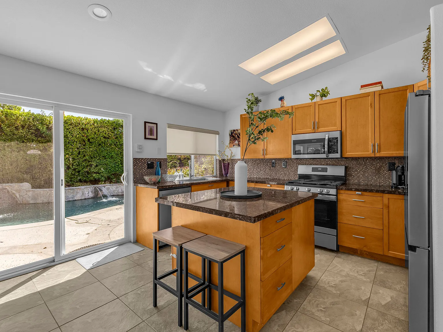 4 bed, 1489 sqft, $4,500 — Photo 3