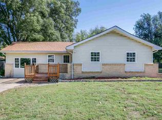 1328 N Westview Dr, Derby, KS 67037
