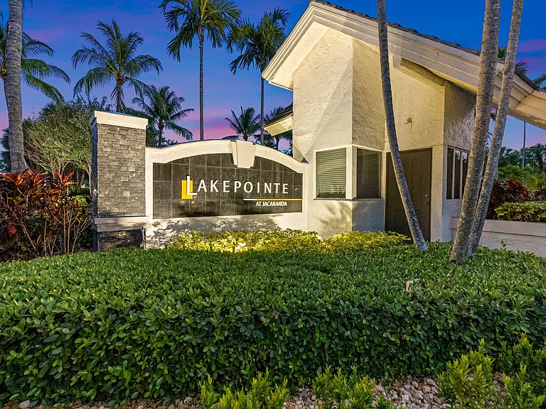 Lakepointe at Jacaranda — Photo 68