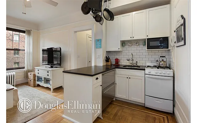 Sold by Douglas Elliman | media 10