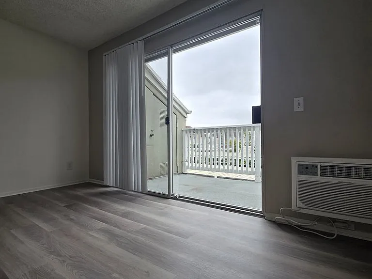 489 S Chatham Cir — Photo 11