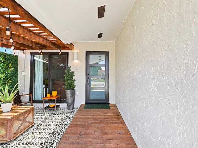 10643 SW 22nd Ter — Photo 3