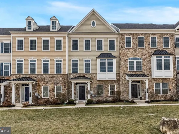 405 Gladstone Ct, Malvern, PA 19355