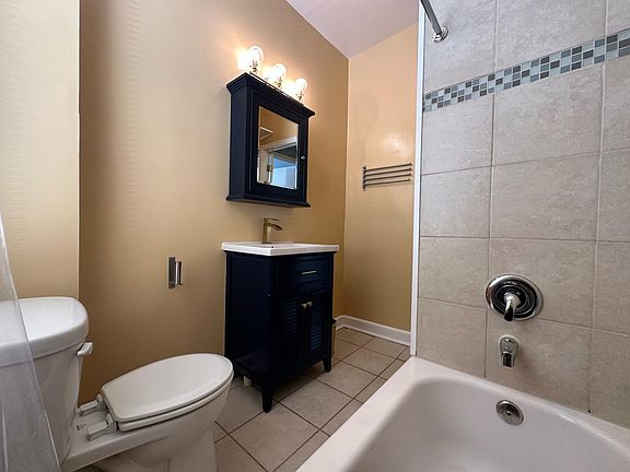 5th image of 438 S 52nd St Floor 2