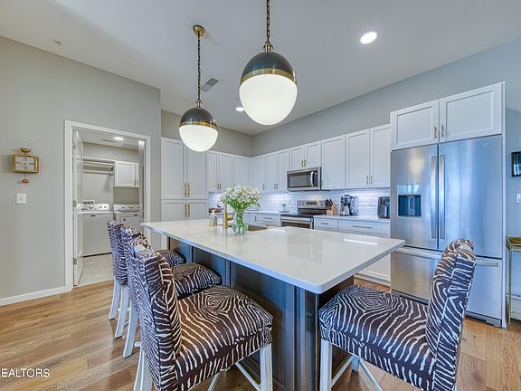 5th image of 333 W Depot Ave #404