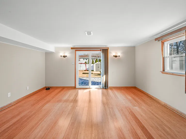 895 Patton St — Photo 43