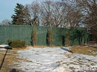 1150 N Broadway, Massapequa, NY 11758