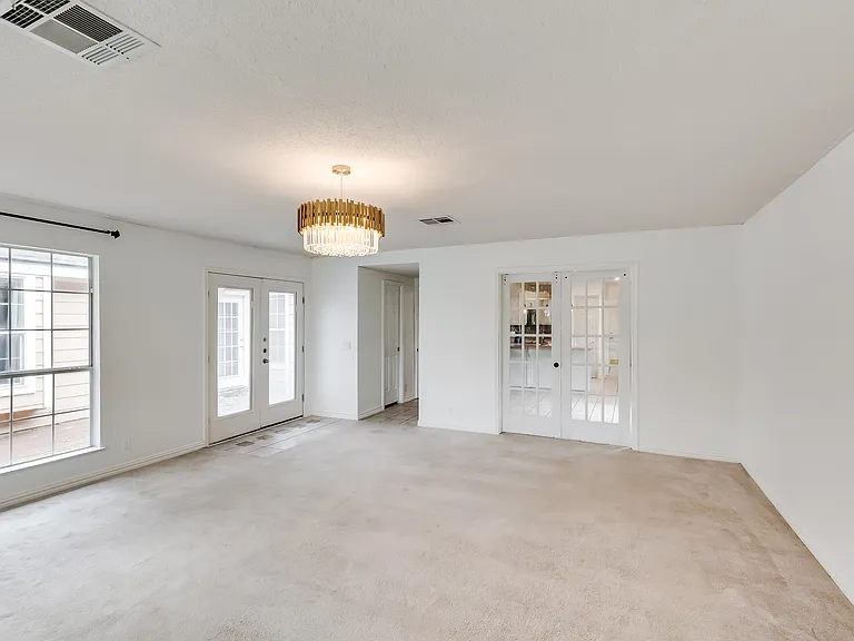 2106 Heather Dr — Photo 11