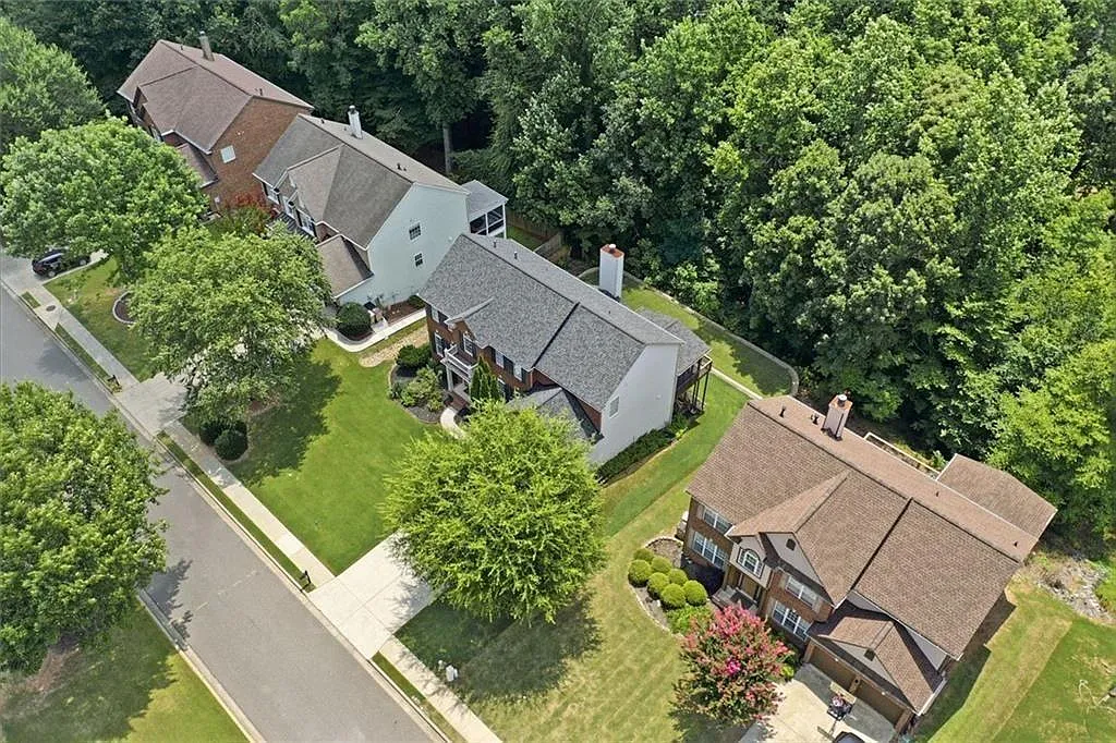 5 bed, 3.5 bath, 4328 sqft, $3,700 — Photo 4