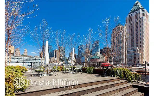 Sold by Douglas Elliman | media 21