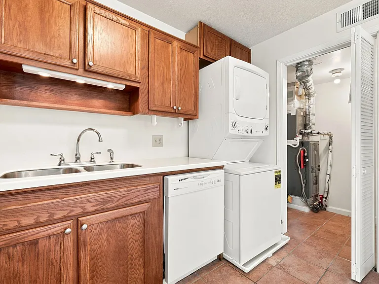 1002 Willow Dr #30 — Photo 9