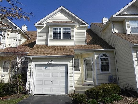 2nd image of 104 Cinnamon Ct