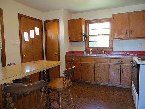 3rd image of 246 Arnett Blvd