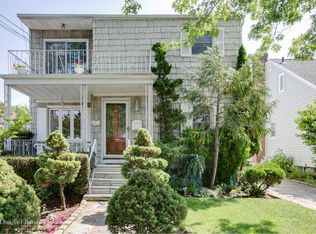 14 Lincoln Ave, New Hyde Park, NY 11040
