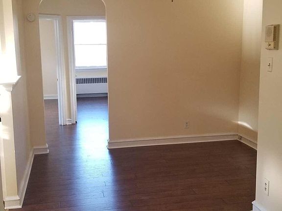 5th image of 1845 Oakmont St