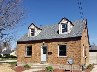 725 W Main St, Genoa, IL 60135