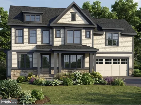 8204 Hampden Ln, Bethesda, MD 20817