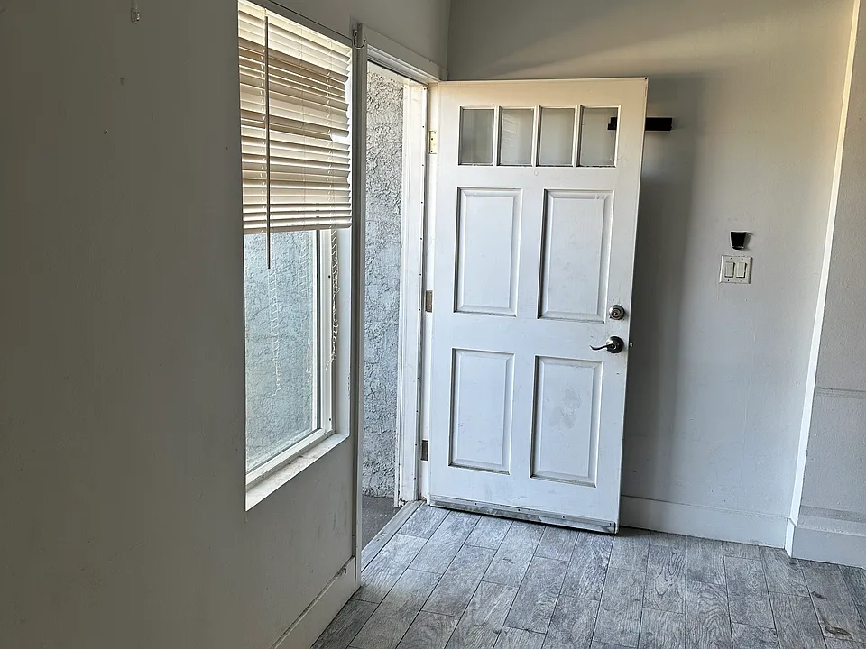 155 W 41st Pl #159