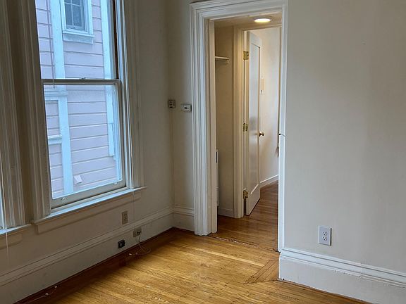 4th image of 2528 Washington St #6