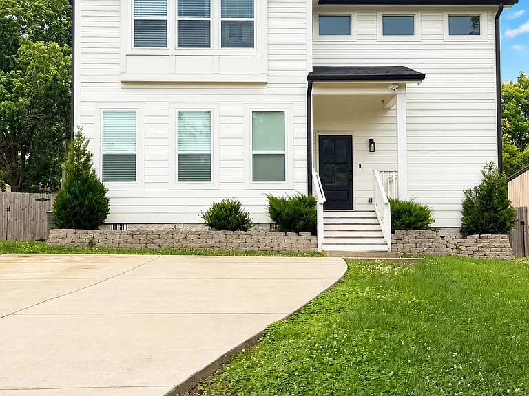 3828 E Ridge Dr — Photo 2