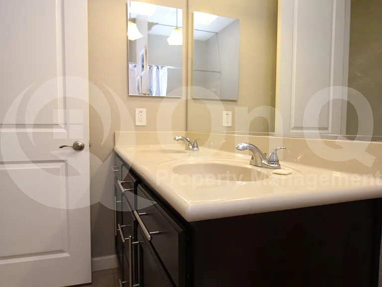 7562 W Tierra Buena Ln — Photo 17