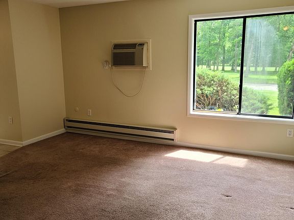 5th image of 127 Amberly Dr Unit B