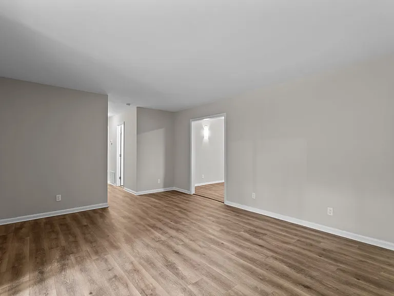 Donovan Place Apartments — Photo 29