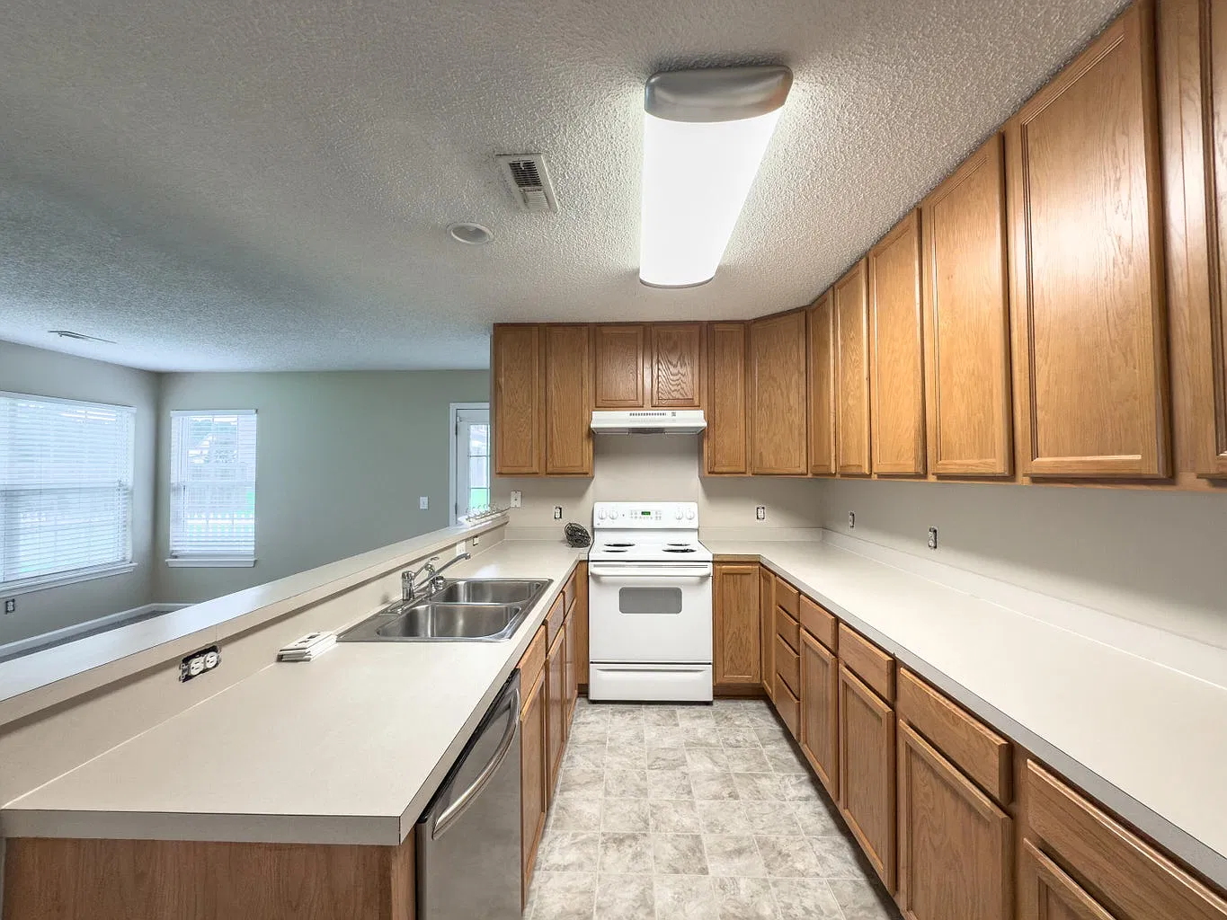3 bed, 1270 sqft, $1,995 — Photo 3