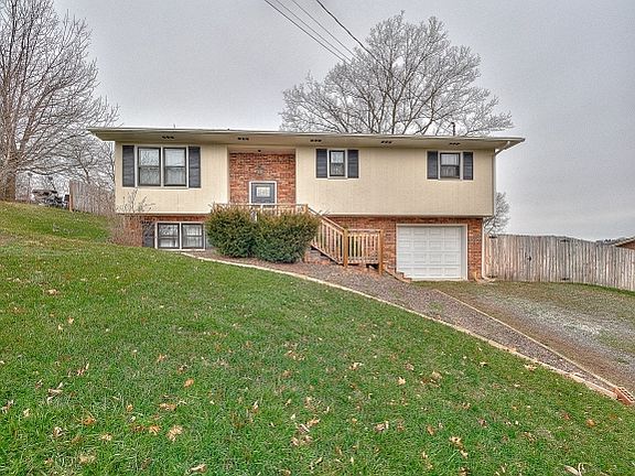 5th image of 146 Woodlawn Cir