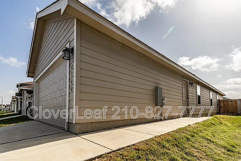 3 bed, 2.0 bath, 1018 sqft, $1,427 — Photo 3