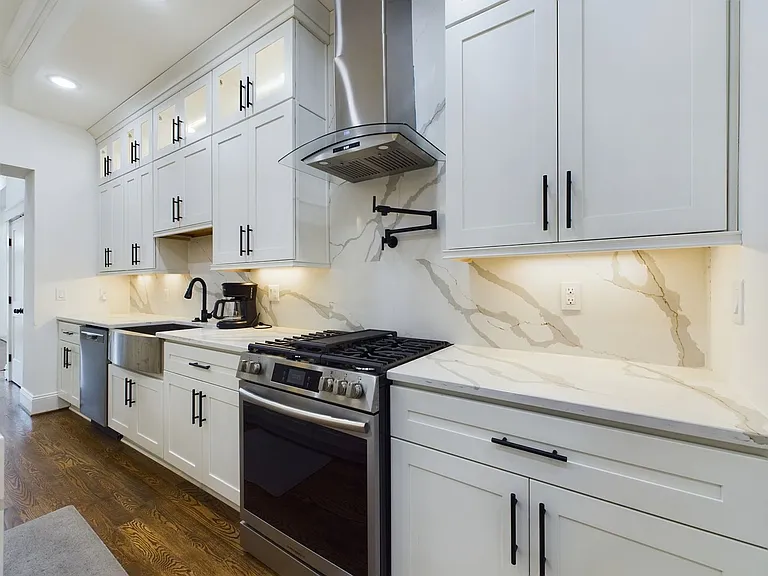 2515 E Franklin St — Photo 8