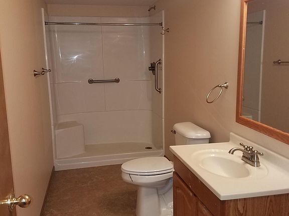 Lower Level Bath