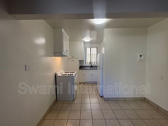 4th image of 12615 Oxford Ave APT B