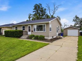1621 47th St NE, Cedar Rapids, IA 52402