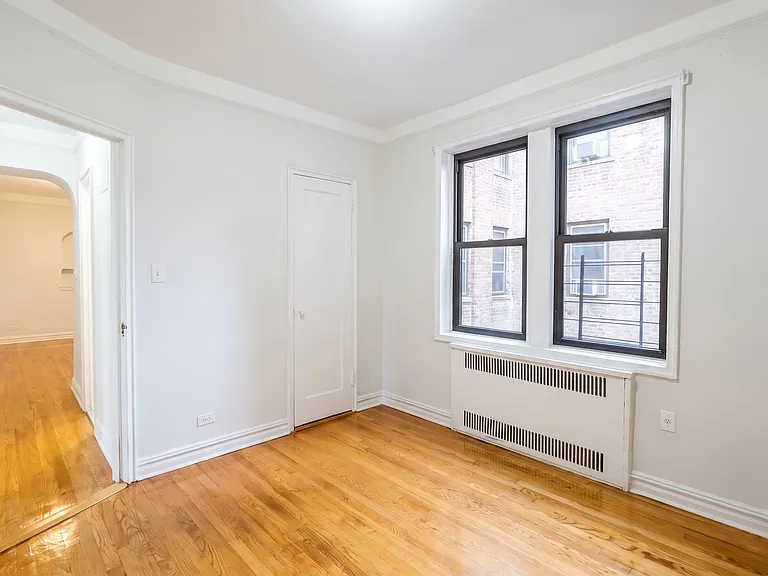 1550 E 13th St #5 — Photo 7