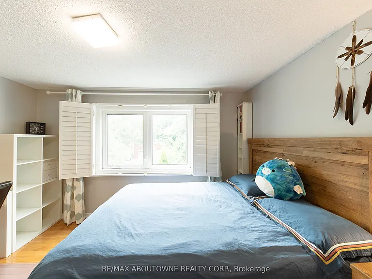 2072 Glenada Cres — Photo 26