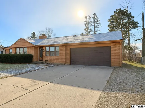 943 6th St SE, Mason City, IA 50401