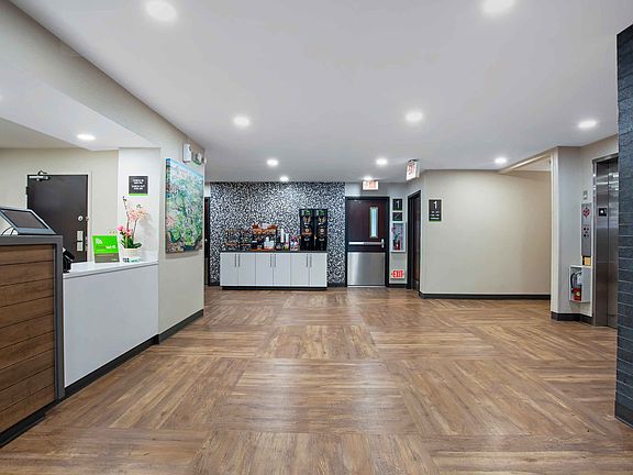 Lobby and Guest Check-in