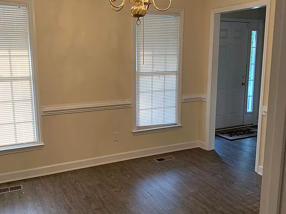 3rd image of 3212 Peachford Ln