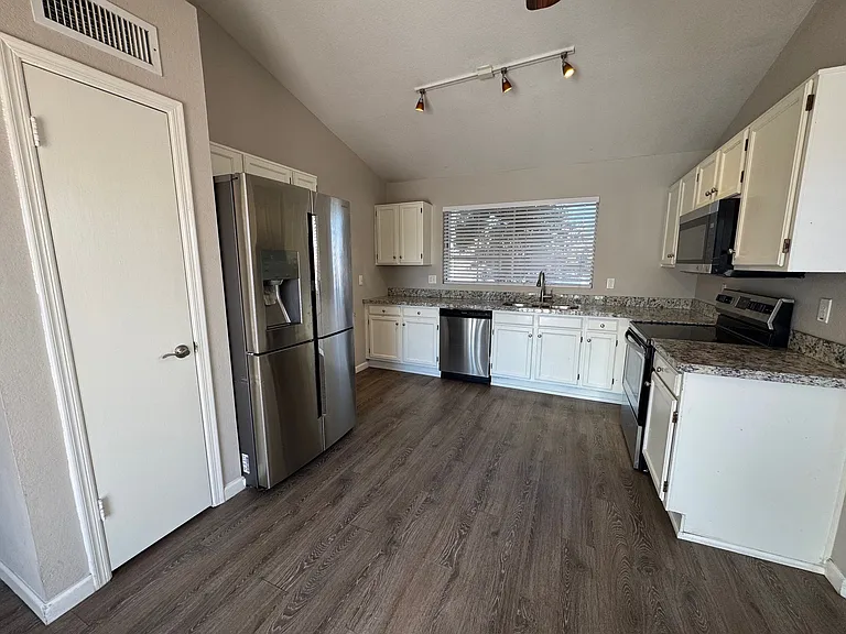 1107 W Piute Ave — Photo 8