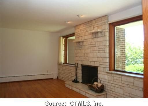 3rd image of 30 Knollwood Dr