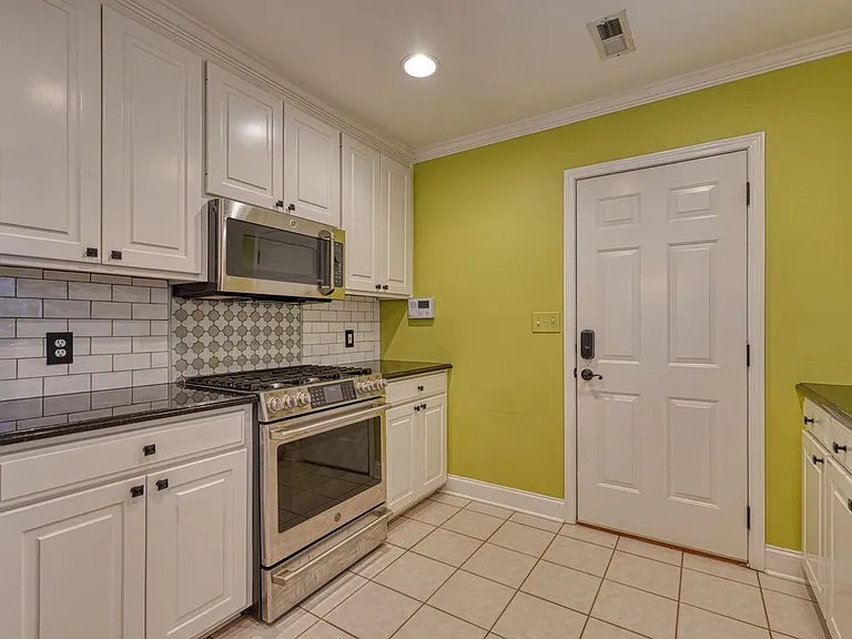 210 Rivermill Ct — Photo 12