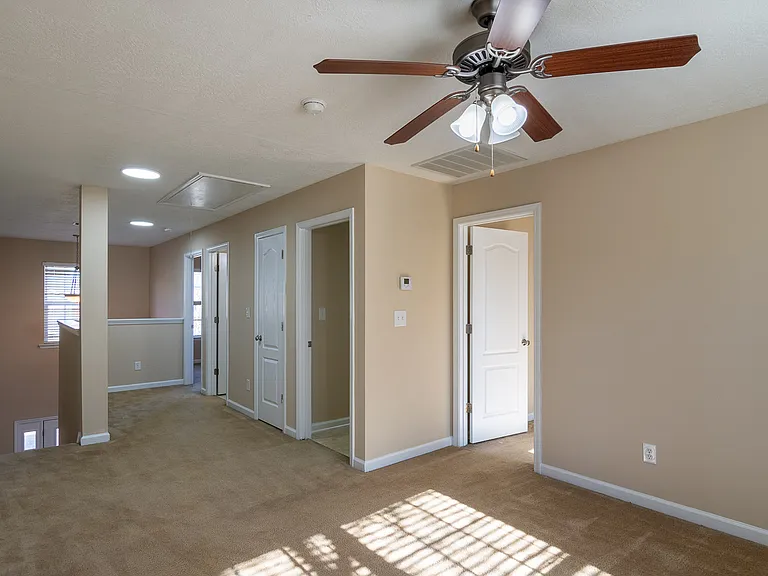 700 Keyes Dr — Photo 17