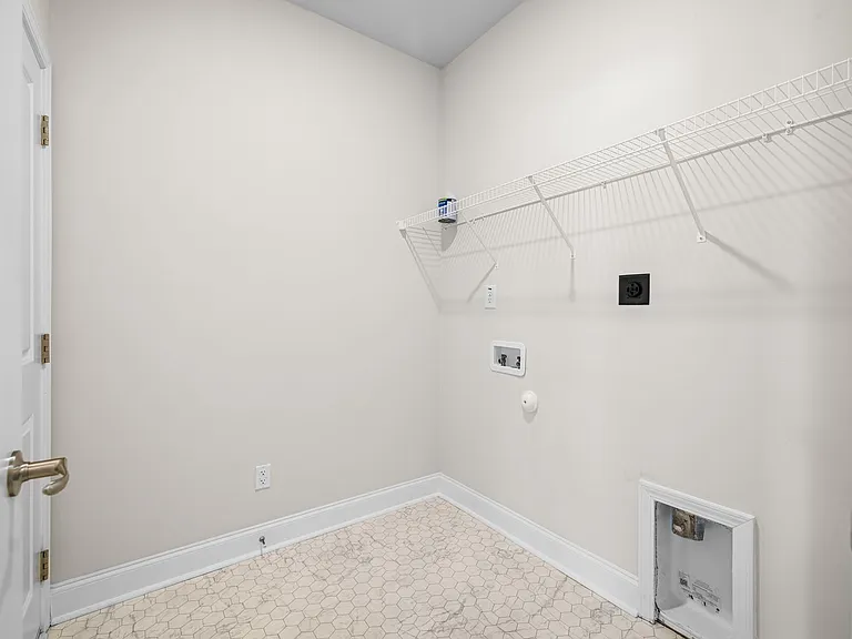 713 Greenwich Pl — Photo 23