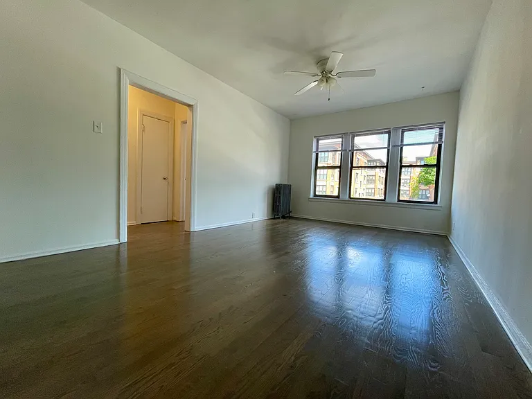4350 N Ashland Ave — Photo 7