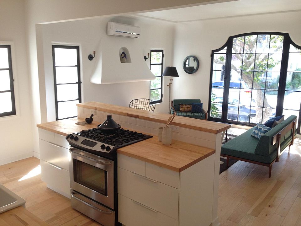 1st image of 414 N Curson Ave